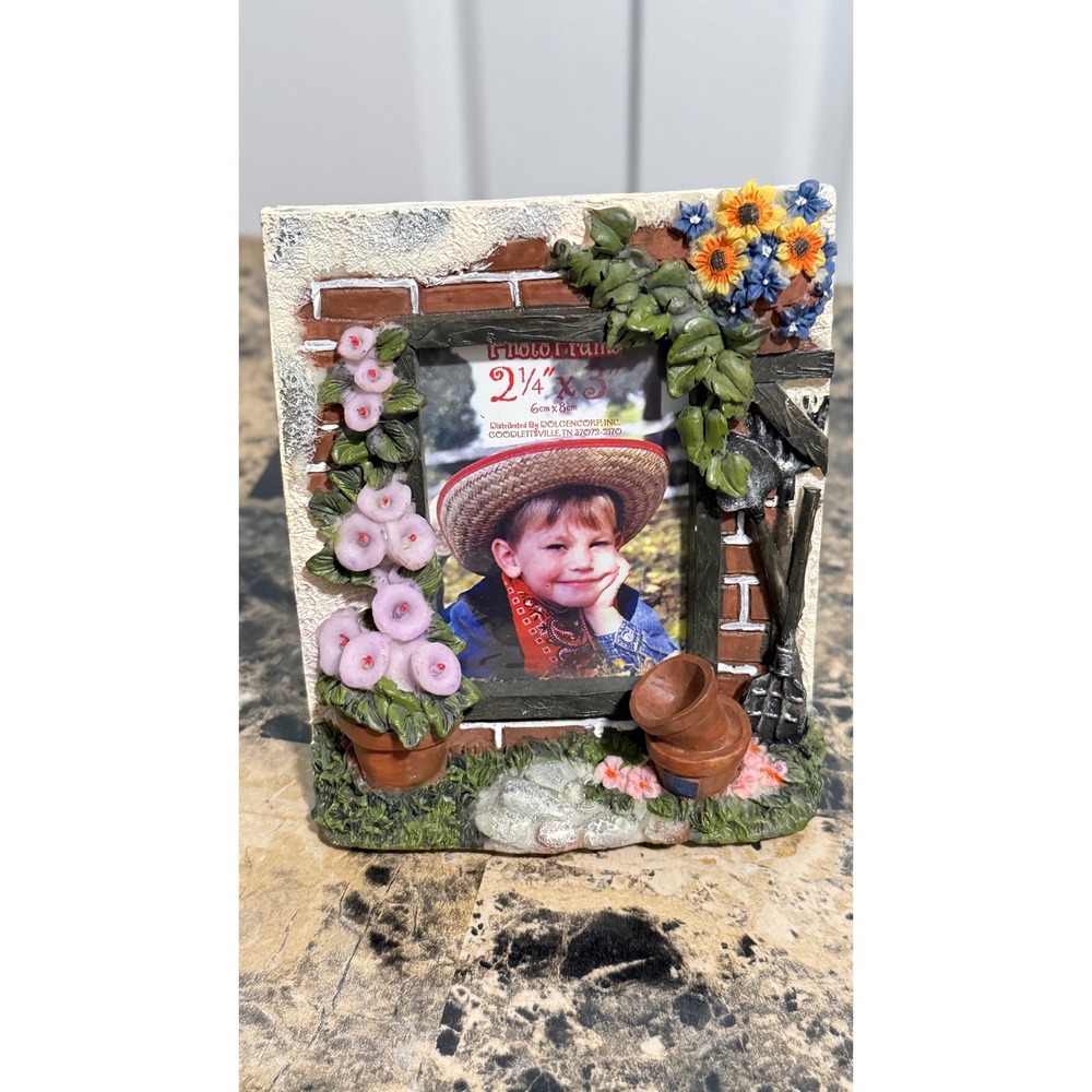 3D Garden Cottage Photo Frame 2.25x3 Floral Brick Scene